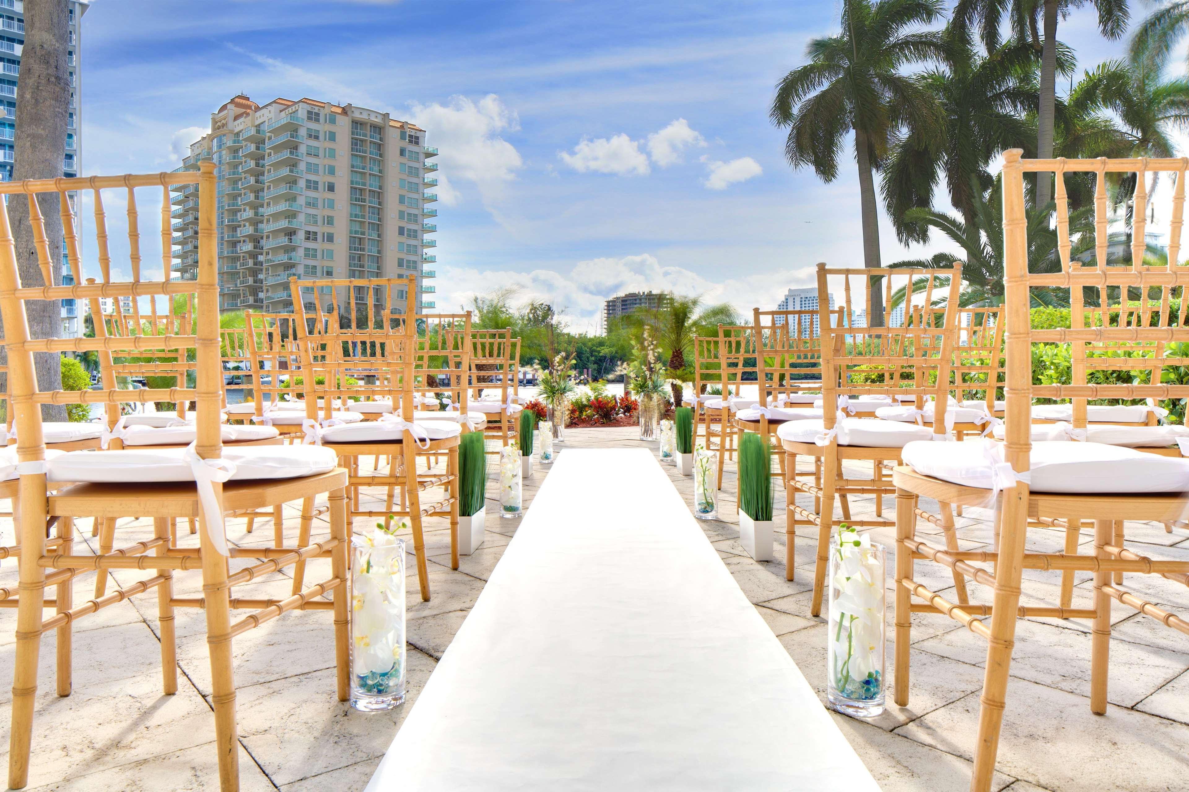 Galleryone - A Doubletree Suites By Hilton Hotel Fort Lauderdale Exterior foto